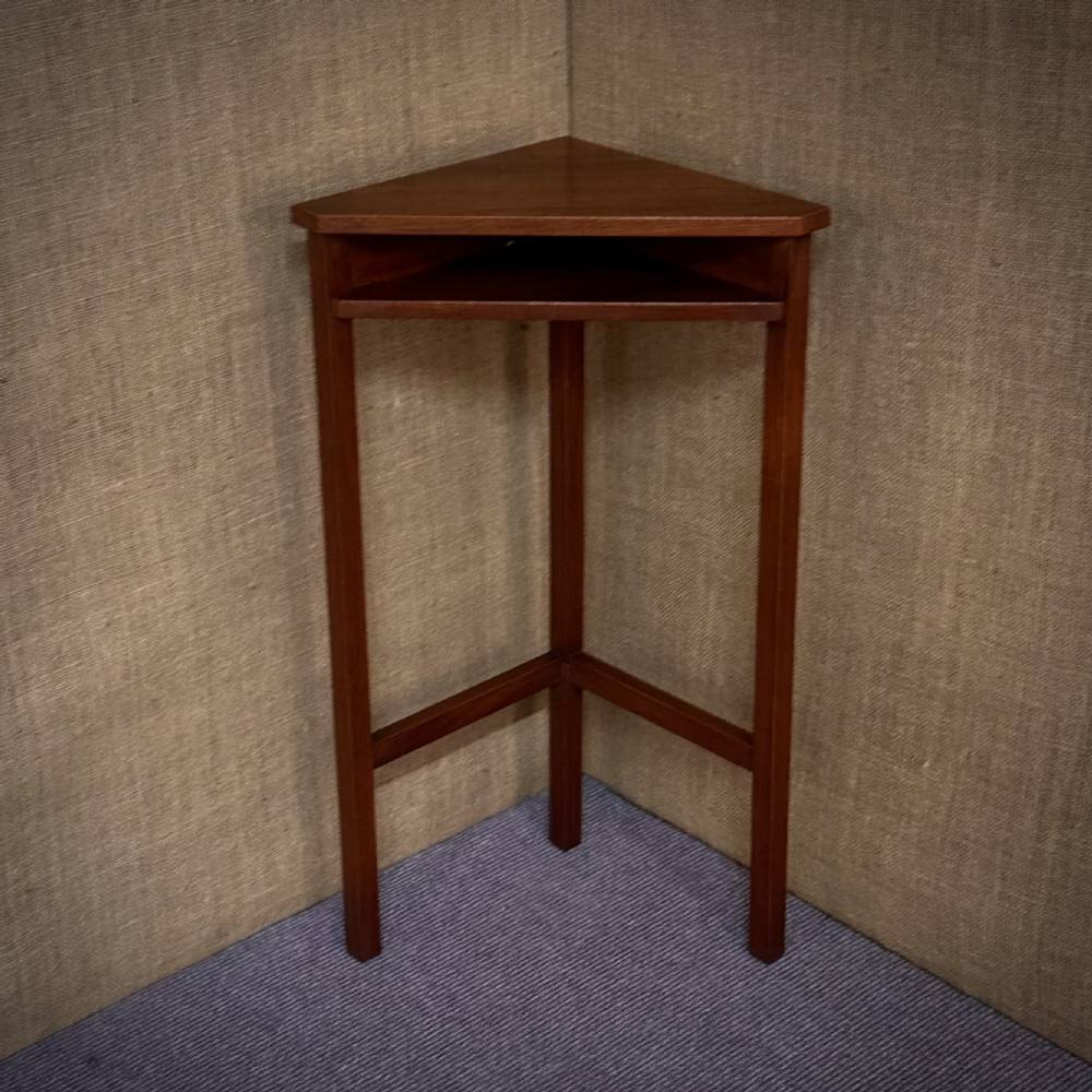 attractive small neat useful mahogany corner table with small undershelf